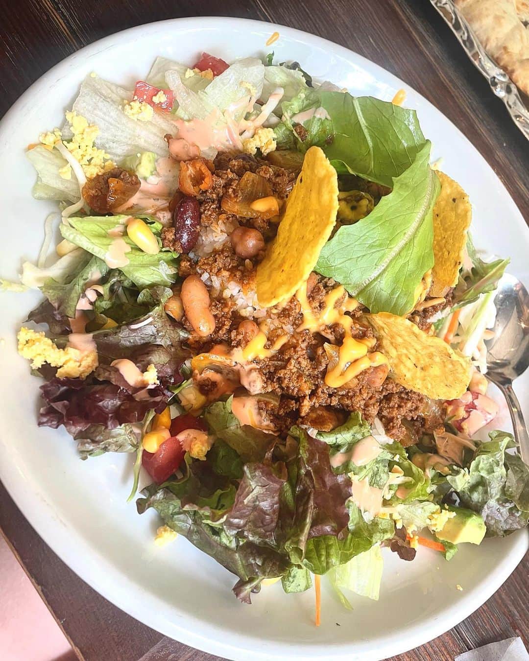 可愛ゆりあのインスタグラム：「今日のランチ😋🍽  ⭐️トムボーイ⭐️ メキシカンチーズタコライス🧀  久しぶりのタコライス美味しかった😋⭐️  それに、奥にあるテラスがいい感じで、 ラッキーなことに、丁度空いてて、案内してもらえた😋  次回はバターチキンとチーズナンのランチセット食べよっ😄⭐️  #ランチ　#lunch  #渋谷ランチ　#渋谷lunch  #ランチ渋谷 #タコライス　#メキシカンチーズタコライス #トムボーイ　#トムボーイ渋谷 #トムボーイ渋谷道玄坂店  #トムボーイ渋谷円山町店」