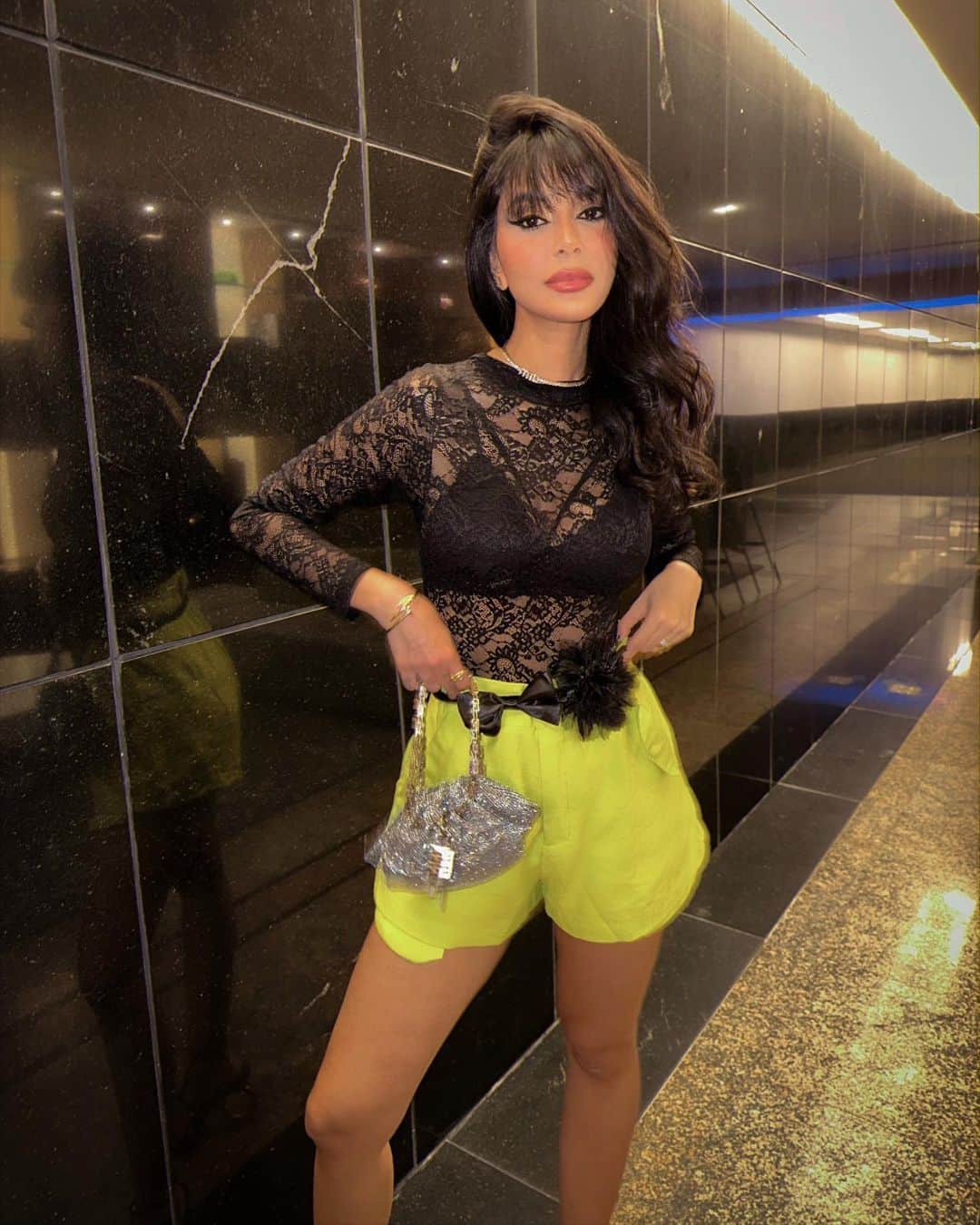 Gabriela Salesのインスタグラム：「Sobre ontem na inauguração da nova @lojalinge Maison, que está simplesmente incrível e perfeitaaaa! Sou fã há muitos anos da marca e do trabalho de vocês, meninas @izanarafeijo @narafeijo ! Orgulho de fazer parte dessa história desde o comecinho e ver todo esse crescimento! Sucesso demais 💚💚💚」