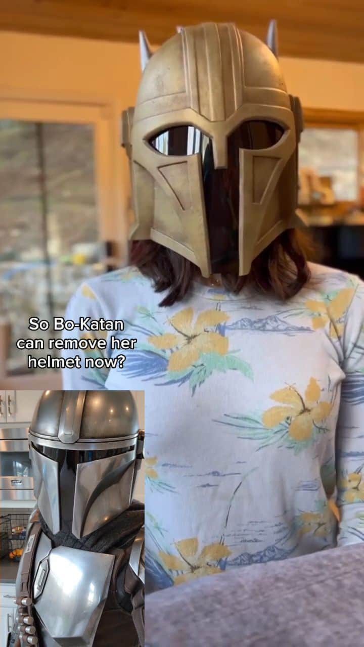 エミリー・スワローのインスタグラム：「would have been nice to know this last week 😕 it's not every day you face time with the REAL Armorer! @bigeswallz is an absolute gem! #themandalorian #thearmorer #skit #funny #thisistheway」