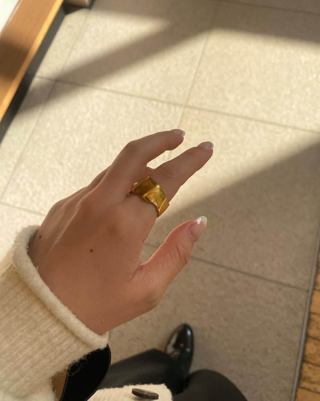 kasumiのインスタグラム：「. 最近の私のオキニたち！🫧  アクセサリーを付けると やる気スイッチもonする気がしていてすき！🤝🏻❣️   #アクセサリー #シルバーアクセ #ゴールドアクセ #ハンドメイド #ピアス #リング #指輪」