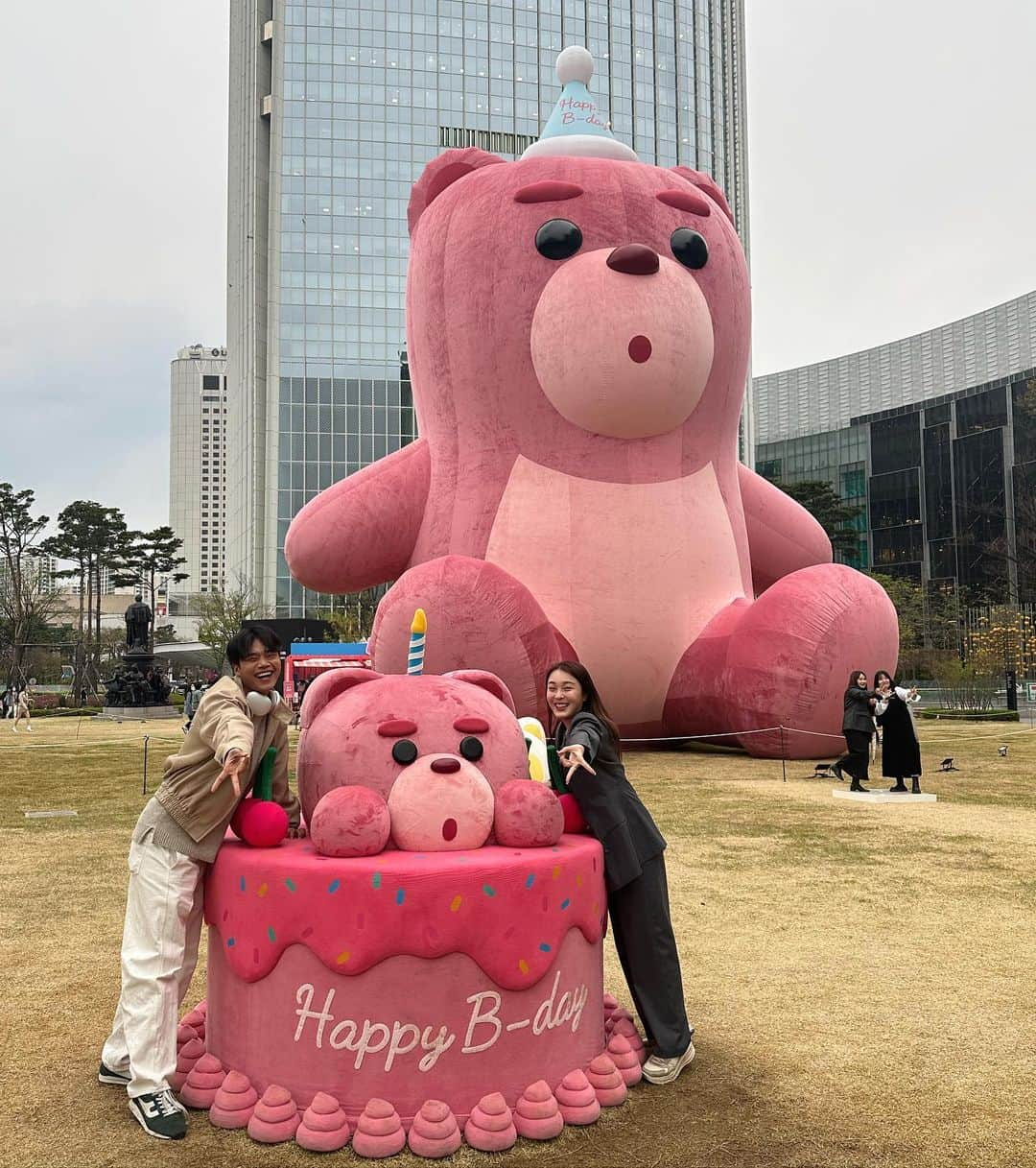 みそさんのインスタグラム写真 - (みそInstagram)「みそきば🧸🩷  韓国で桜みれた ベリークマもよくわからんけどかわいかった #잠실  #벨리곰」4月4日 23時08分 - j__ms_99