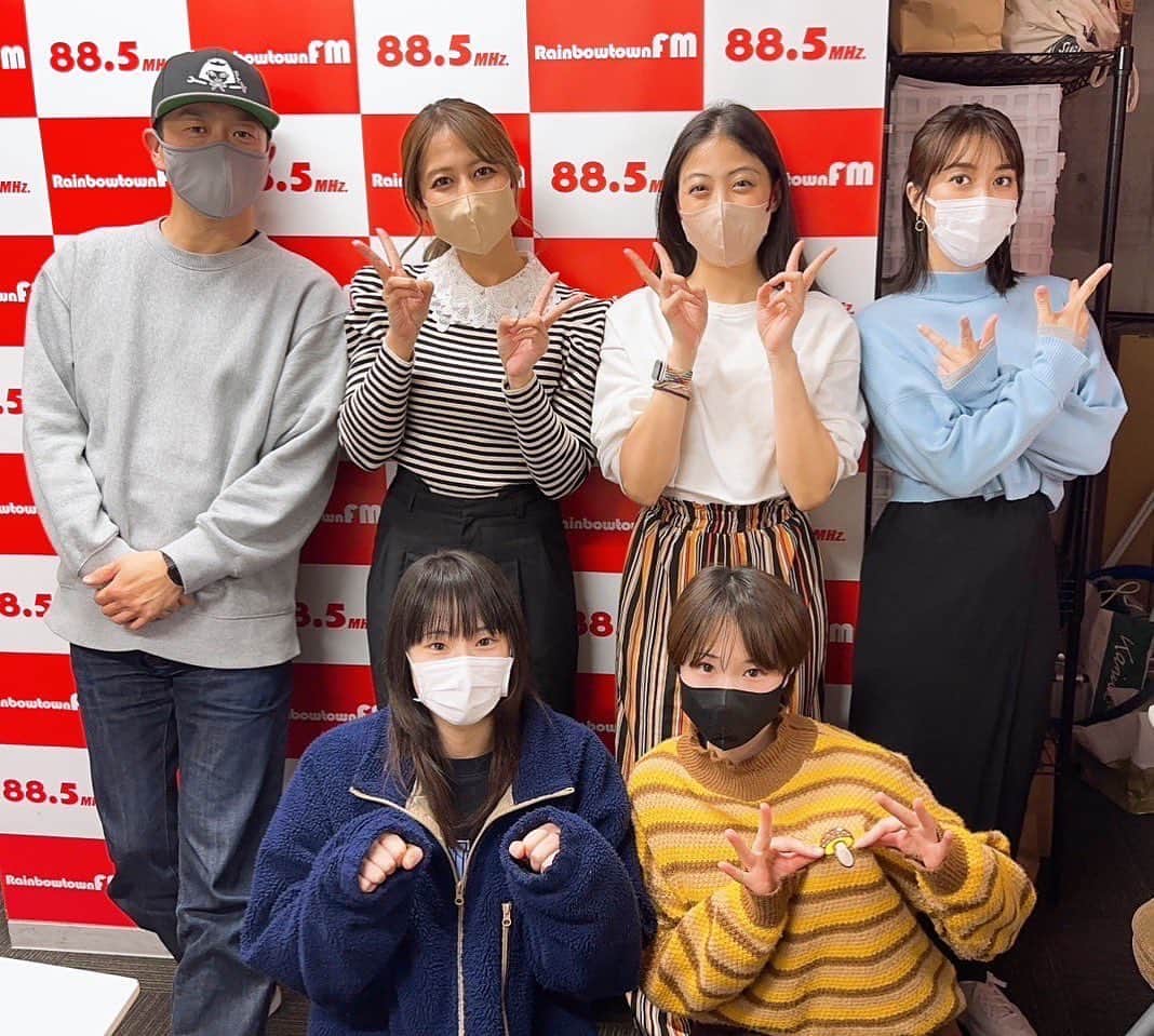 池山智瑛のインスタグラム：「. .  ラジオ「ガルトー」 今年度もスタート📻🌸  このメンバーでできて幸せだな〜と感じた今日でした☺️ みなさんもいつも視聴やメール送ってくれてありがとうございます！ . .  #東京　#tokyo #豊洲　#レインボータウンfm #radio #ラジオ」