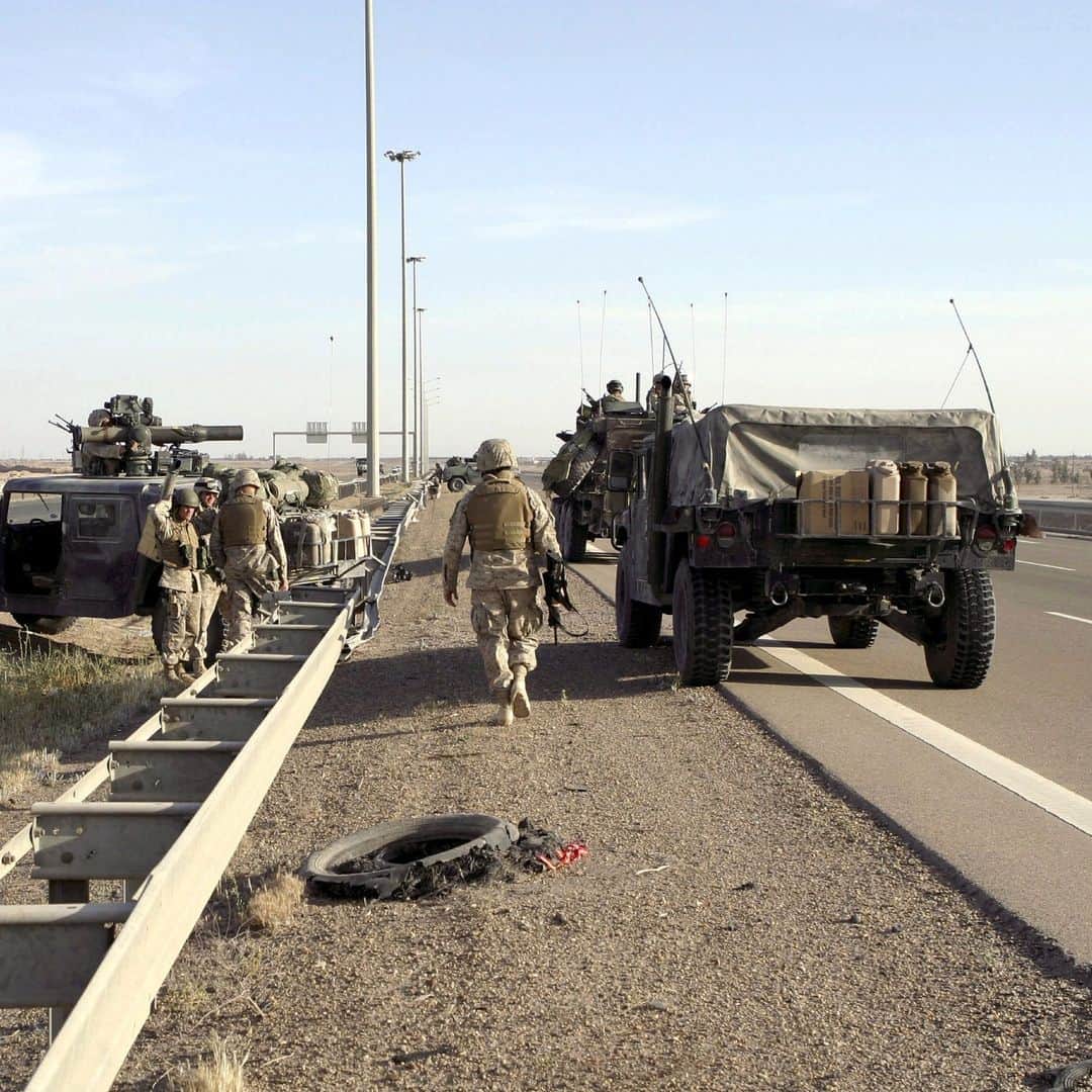 アメリカ海兵隊さんのインスタグラム写真 - (アメリカ海兵隊Instagram)「On March 31, 2004, armed insurgents killed four American civilian security contractors who were driving through the city of Fallujah, Iraq. Within hours of the attack, images of the Americans’ desecrated bodies – burned, and hung from a bridge – were broadcast around the globe.   When the horrific killings occurred, Marines were finalizing their turnover with @usarmy units in the area and had just assumed command of security operations. Marine leaders understood the severity of the attack and immediately condemned the brutal murders, but simultaneously recommended against an immediate offensive reaction. Then-Brig. Gen. John F. Kelly wrote “we must avoid the temptation to strike out in retribution.”   Despite initial calls for restraint, on April 3, 2004, the combined joint task force commander issued the order for Marines to go on the offensive in Fallujah, and on the next day Operation Vigilant Resolve began. On the night of April 4, 2004, Marines launched their assault on the city, and by sunrise the following morning, Fallujah was surrounded by U.S. Marines.   Throughout the next five days, Marines engaged in fierce urban combat with a level of intensity not seen since the Battle of Hue City. Although Marines successfully gained control of strategic areas within the city, cutoff insurgent withdrawal routes, and destroyed several key insurgent defensive positions, the Iraqi Governing Council grew concerned with the intensity of the urban combat happening in Fallujah. The U.S. announced it would institute a ceasefire in the city beginning at noon, April 9, 2004. Despite the ceasefire, insurgents continued to assault Marines throughout the following weeks.   On May 1, 2004, then-Lt. Gen. James Conway, the @i_mef_marines commanding general, announced he was turning over all remaining operations in Fallujah to the Iraqi Fallujah Brigade, and Marines would depart the city, ending Operation Vigilant Resolve. Six months later, Marines would once again find themselves back on the streets of Fallujah, engaged in violent house-to-house fighting – Operation Phantom Fury.  Click the link our bio to read the full article on our website.  #USMCHistory #SemperFidelis」4月4日 23時43分 - marines