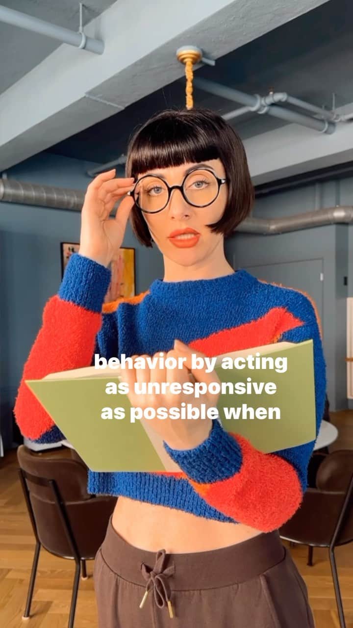 のインスタグラム：「keep it short & sweet 😉 no emotion, no deets」