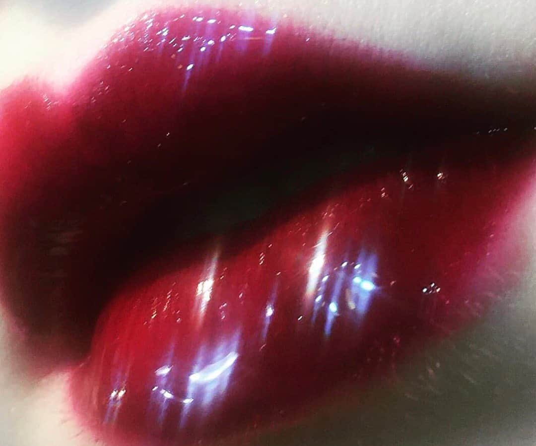 ValGarlandのインスタグラム：「Gloss On💋💋💋💋  #ValGarland」