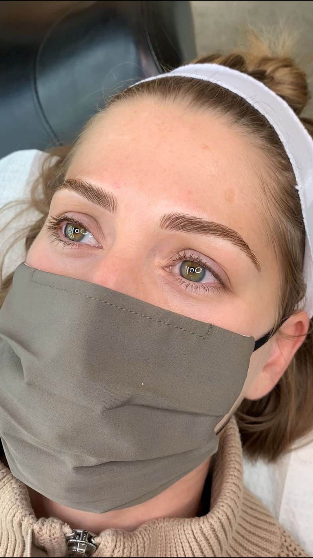 Haley Wightのインスタグラム：「Nanoblading Vs. Microblading- what is nanoblading? Nanoblading is the same technique as microblading, just with a smaller needle size. This gives the appearance of finer hairstrokes resulting in a more natural look! We just refer to it as Microblading mostly because that’s the name people recognize and know. But the more technical term is nanoblading 😄 I only offer nanoblading and have for yeeeeears!  Call to book with me (602)809-9405 or visit our website Daelascottsdale.com 🤍  #microblading #nanoblading #arizona #az #phoenix #scottsdale #microbladingaz #arizonamicroblading」