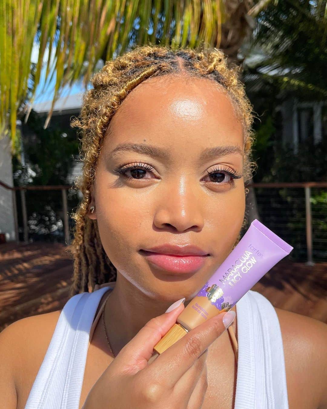 Tarte Cosmeticsさんのインスタグラム写真 - (Tarte CosmeticsInstagram)「Healthy skin for the win. 🏆  Our maracuja juicy glow tint is packed with hyaluronic acid & vitamins A, B, C, & E for naturally firmer & brighter looking skin.   And as always, formulated without icky paragons, lauryl sulfate, sodium, or gluten! 🤍  Get your glow on tarte.com & online and in stores at @ultabeauty!   #cleanbeauty #glutenfreebeauty #veganbeauty #tartecosmetics #rethinknatural」4月5日 0時47分 - tartecosmetics