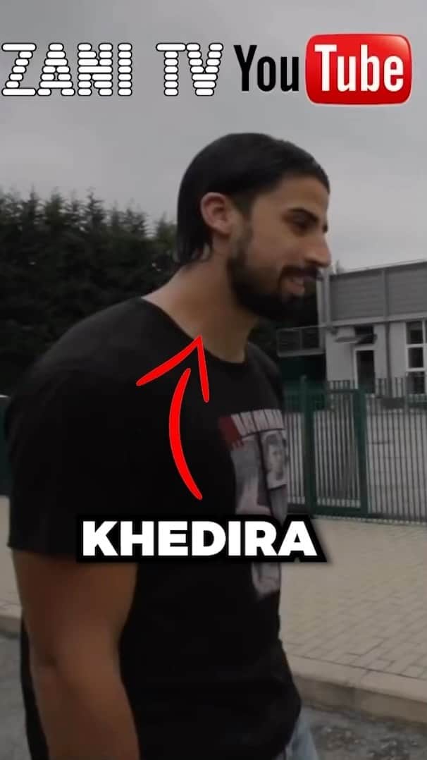 TOUZANI TVのインスタグラム：「Happy birthday bro 😂❤️ throwback gift #touzani #voorjou #khedira #realmadrid」