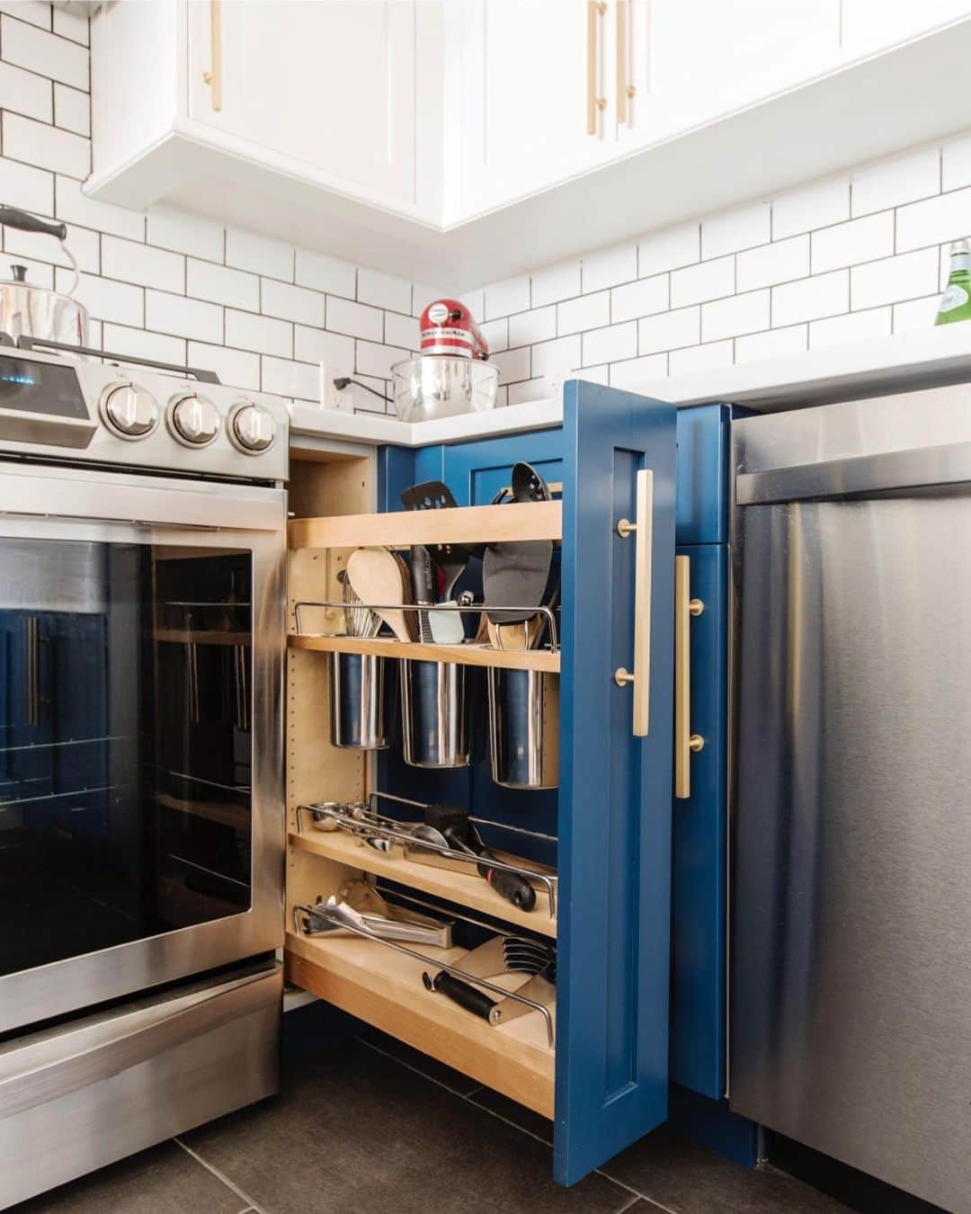 Sweeten Homeさんのインスタグラム写真 - (Sweeten HomeInstagram)「Stylish and functional 🤩 check out these kitchen storage solutions to inspire your next renovation! ⁠ ⁠ All renovated with Sweeten 💫⁠ Visit the link in our bio to see more!」4月5日 1時04分 - sweeten_home