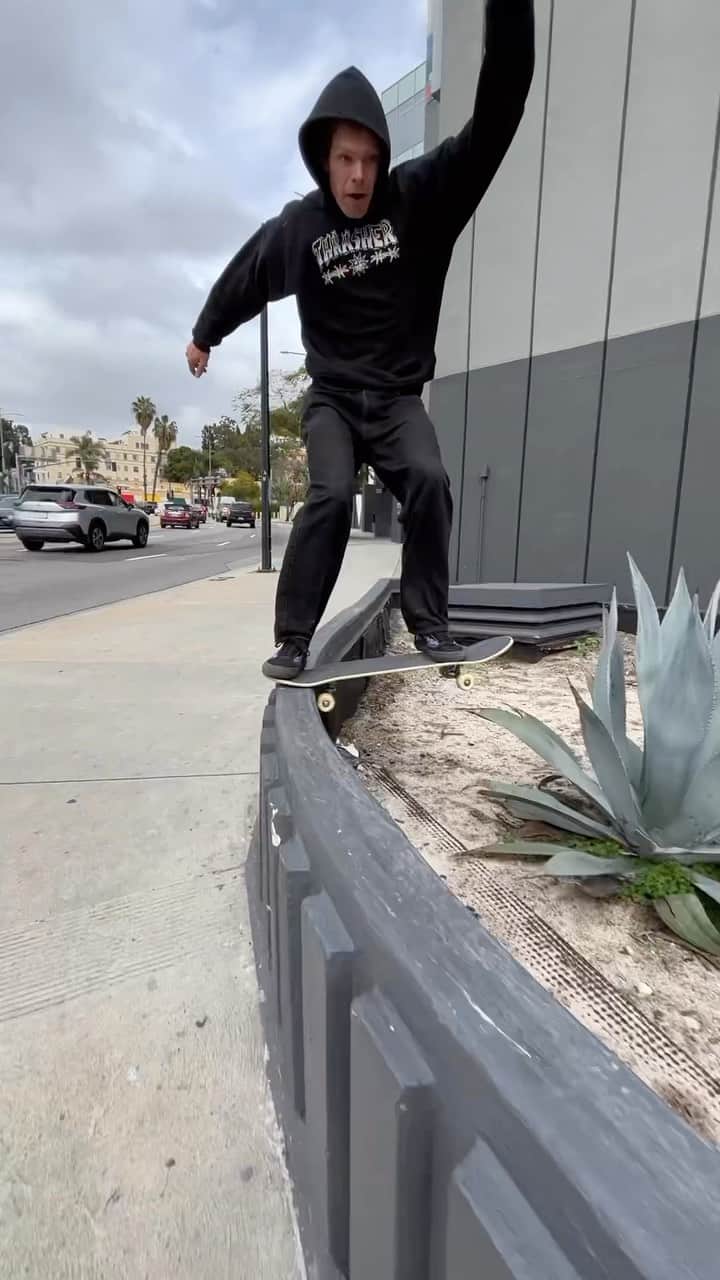 スラッシャーのインスタグラム：「🚨 @tayl0rkirby x @_pedrodelfino66  🗣️ @madballnyc  📹 @bonelesszine」