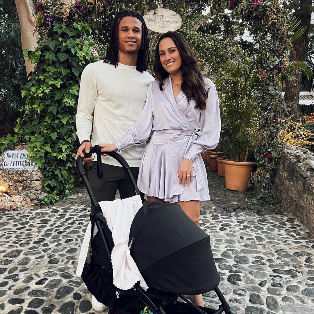 ナタン・アケのインスタグラム：「Perfect few days with the family. Now back to work 🙏🏽」