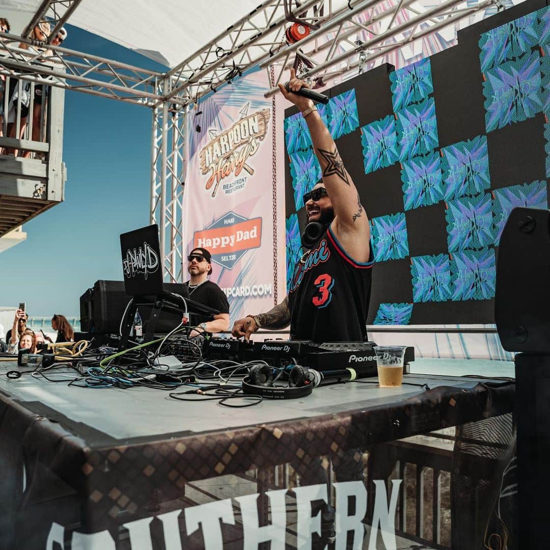 Pauly Dさんのインスタグラム写真 - (Pauly DInstagram)「Spring Break with @southerncomfort was Lit!! 🙌🙌 Can’t wait to do it again!! Yeahhh Buddy #ad21+ #sotasteful」4月5日 1時43分 - djpaulyd