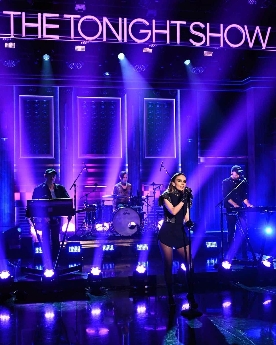 CHVRCHESのインスタグラム：「Over – Live on @fallontonight Watch the full performance at the link in bio.」
