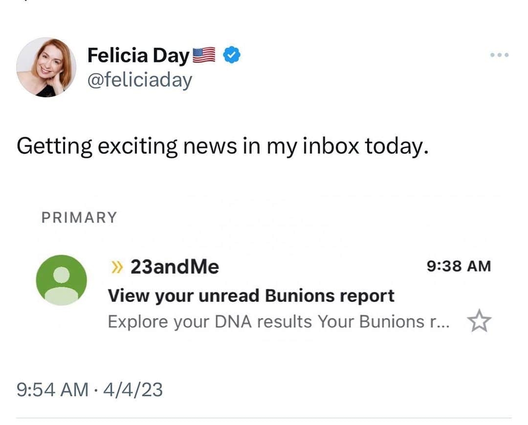 フェリシア・デイのインスタグラム：「My kid is home sick today so the thrills have to come from my inbox.」