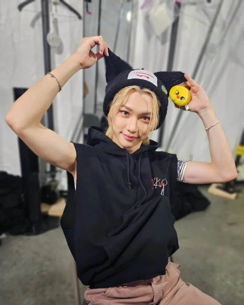 Stray Kidsさんのインスタグラム写真 - (Stray KidsInstagram)「Stay 💙 you for the journey 😊🤍 #straykids #felix #staysunshine」4月5日 12時56分 - realstraykids