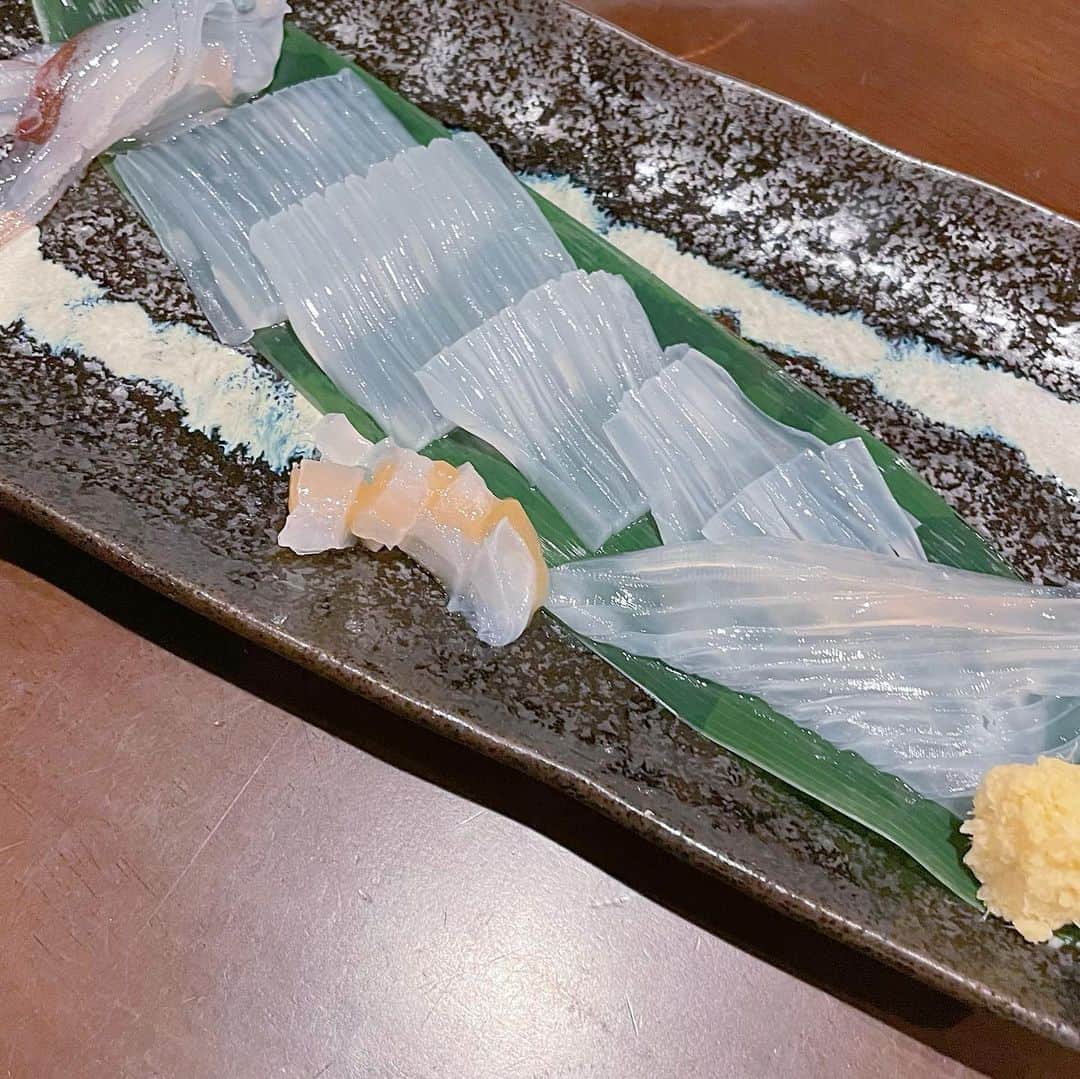 小栗有以さんのインスタグラム写真 - (小栗有以Instagram)「北海道で食べた美味しいご飯🍚  美味しくて色々食べたな〜。 実は色んなの食べたんです🤤  #ラーメン空 夜遅くに着いて駆け込みました！ スペシャルにしちゃった🤫💭  #活一鮮  今まで食べた回転寿司で1番すき！ネタの種類も豊富でした~ 16皿くらい食べた☺️  #ジンギスカーン ジンギスカン好き！ 美味しかったです🥹 変わった形のお肉があって…笑  また行きたいな🐮🍃💭」4月5日 12時57分 - yuioguri_1226