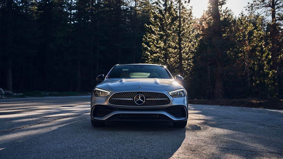のインスタグラム：「Mercedes-Benz C 350 e AMG Dynamic ยนตรกรรมไฟฟ้า Plug-in Hybrid ที่มอบความสะดวกสบายให้กับคุณตั้งแต่ครั้งแรกที่สัมผัสด้วยระบบปฏิบัติการมัลติมีเดีย MBUX ขนาดใหญ่ถึง 11.9 นิ้ว และระบบคำสั่งเสียง มาพร้อมพวงมาลัยมัลติฟังก์ชันดีไซน์ใหม่ และปุ่มควบคุม Touch Control ช่วยเติมเต็มประสบการ์ณการขับขี่ของคุณให้ง่ายยิ่งกว่าเคย  *อุปกรณ์บางส่วนในภาพอาจแตกต่างจากที่จำหน่ายจริง โปรดตรวจสอบรายการอุปกรณ์ของรถยนต์แต่ละรุ่นที่ผู้จำหน่ายฯ อย่างเป็นทางการทั่วประเทศ​​  📷 Lisa Linke Photography via Mercedes-Benz USA for #MBphotopass  #Cclass #PlugInHybrid #MercedesBenz #MercedesBenzThailand」
