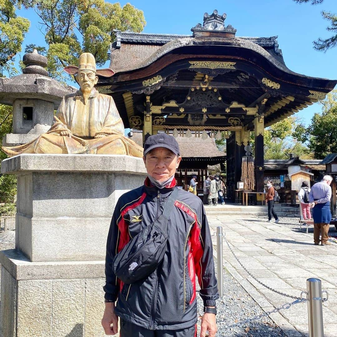 柳葉敏郎のインスタグラム：「豊国神社到着、16年ぶり。」