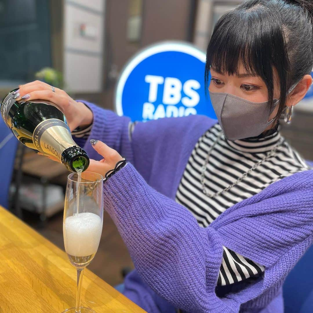 相羽あいなさんのインスタグラム写真 - (相羽あいなInstagram)「2022.11.4 TBSラジオさんで 「相羽あいなの大こ〜かいラジオ」特番して頂きました！ 生放送ー！！！ 橘田さん、KAIRI選手、タイチ選手。 大好きな先輩方とこうしてお話しできたのめちゃくちゃ嬉しかったな🥴 もうあれから5ヶ月経つなんて。  そして、 番組が終わって数年経ってもこうして続けてくださる。 ちー神Pをはじめ、 全てのスタッフさんに大感謝です😭  また会えることを願って(^^)  #TBSラジオ #こーラジ #橘田いづみ #kairi #タイチ」4月5日 12時01分 - aiba_aiai