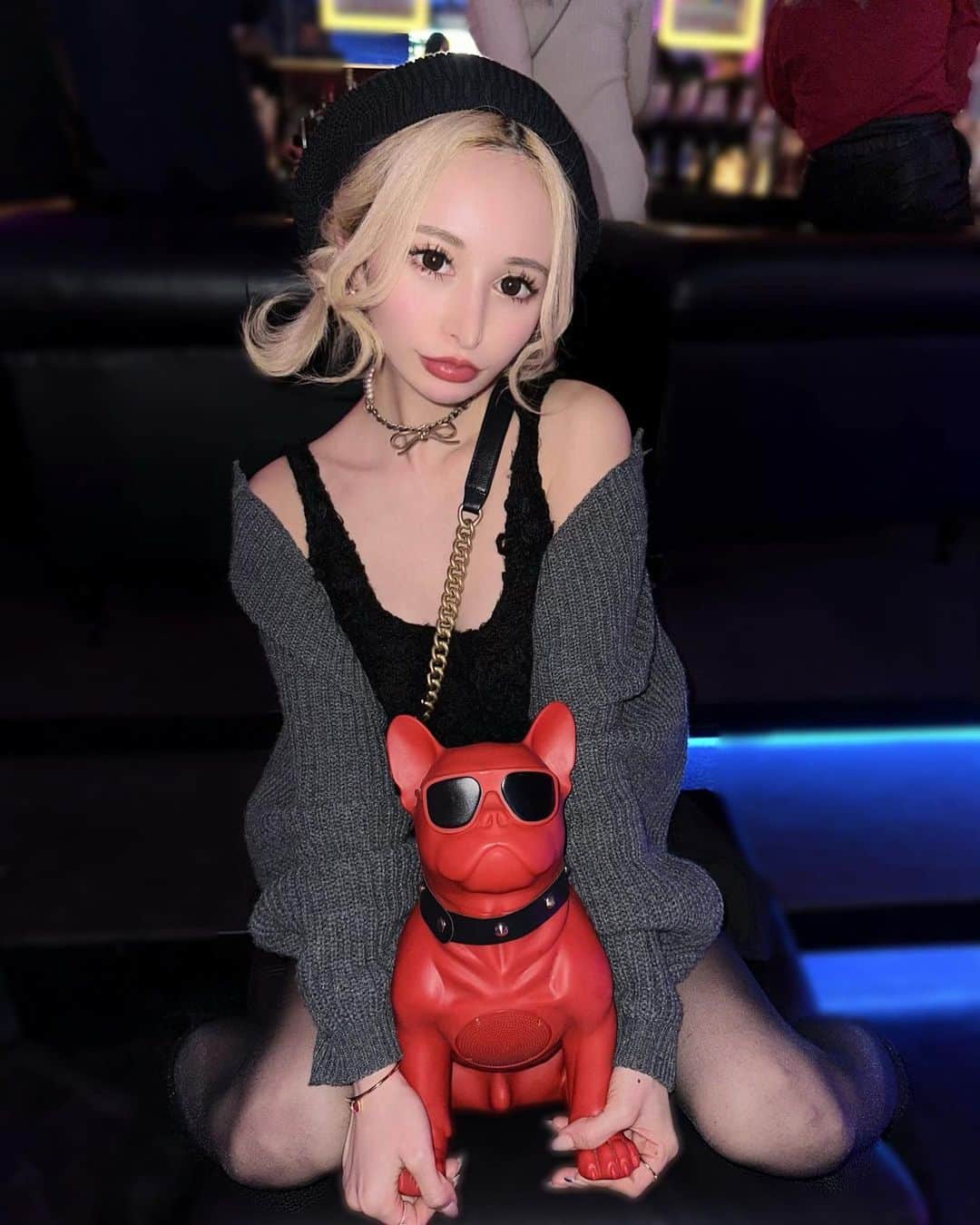 橘ハナのインスタグラム：「… 髪の毛まっしろにした🙂 ショートのみつあみで毛先くるんってする この髪型ハマってる … #コーデ #ベレー帽 #ハイトーン #ハイトーンショート #みつあみ #ヨガ #ピラティス #サウナ」