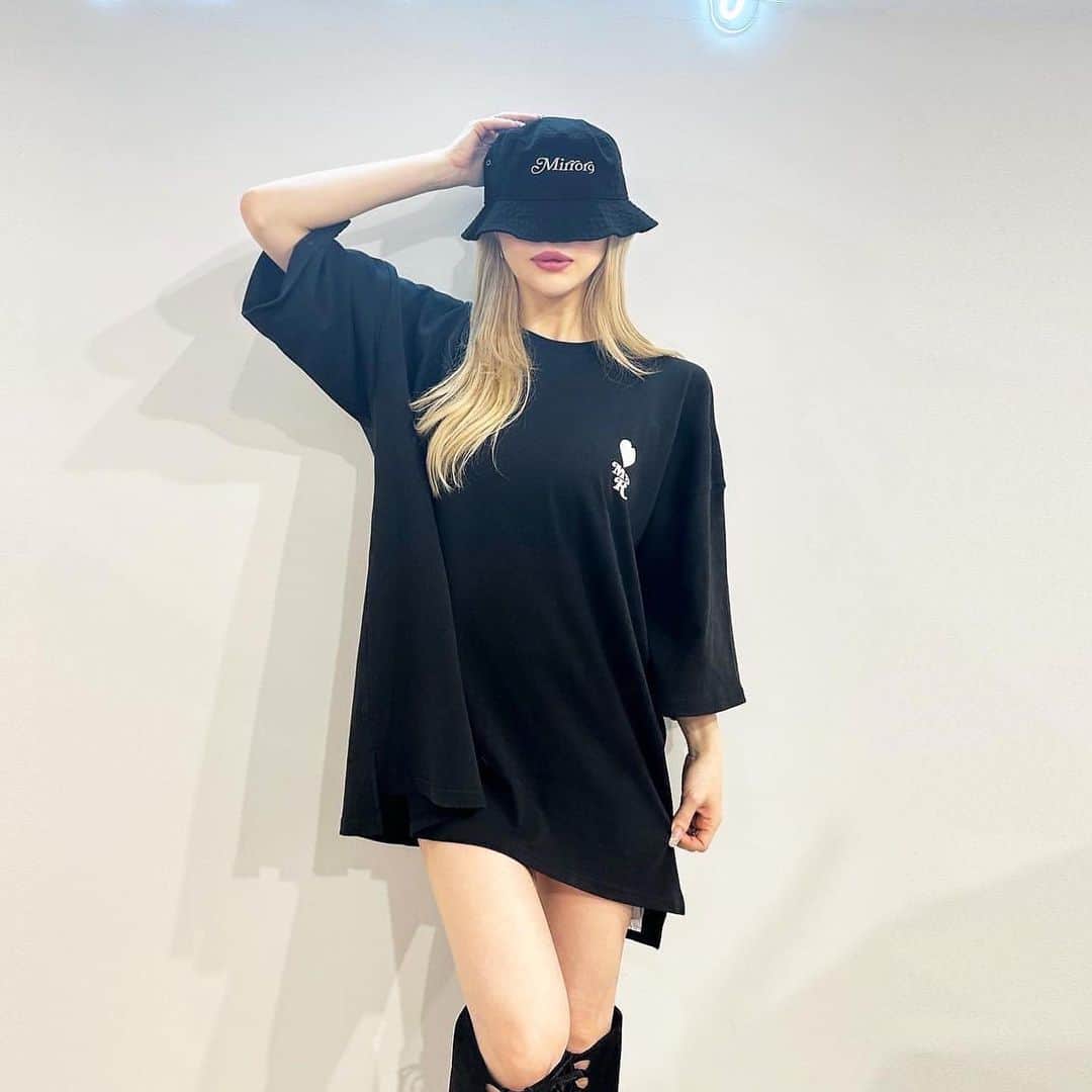 のインスタグラム：「. ✔︎Follow your heart Tshirts ¥8,800(tax in)  color/WH BK BE size/L XL  model @pink_mirror9 158cm WH/L BK/XL 着用  #MIRROR9 #ミラーナイン」