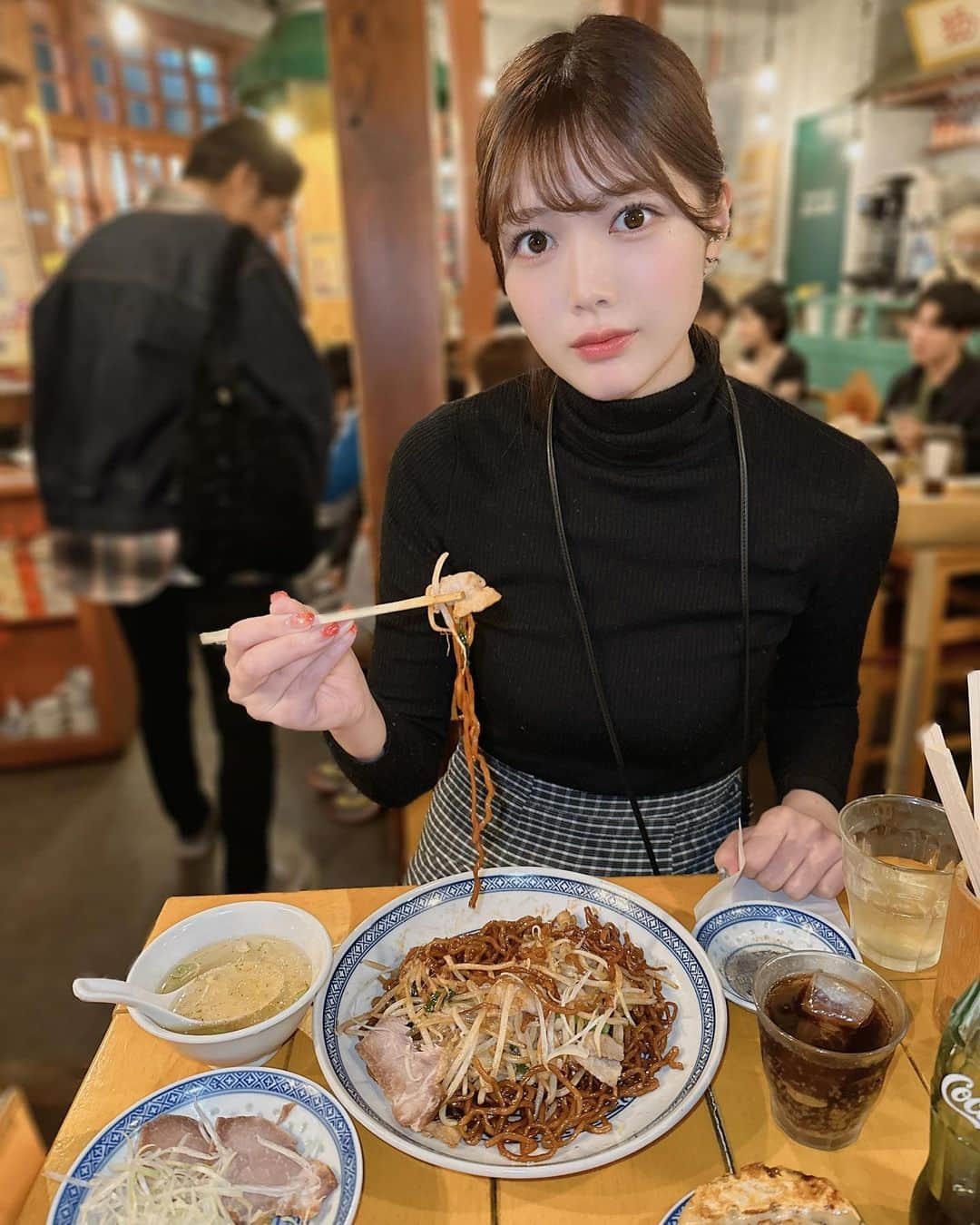 渚カオリのインスタグラム：「自分で作っちゃうくらいには上海焼きそばすき😫」