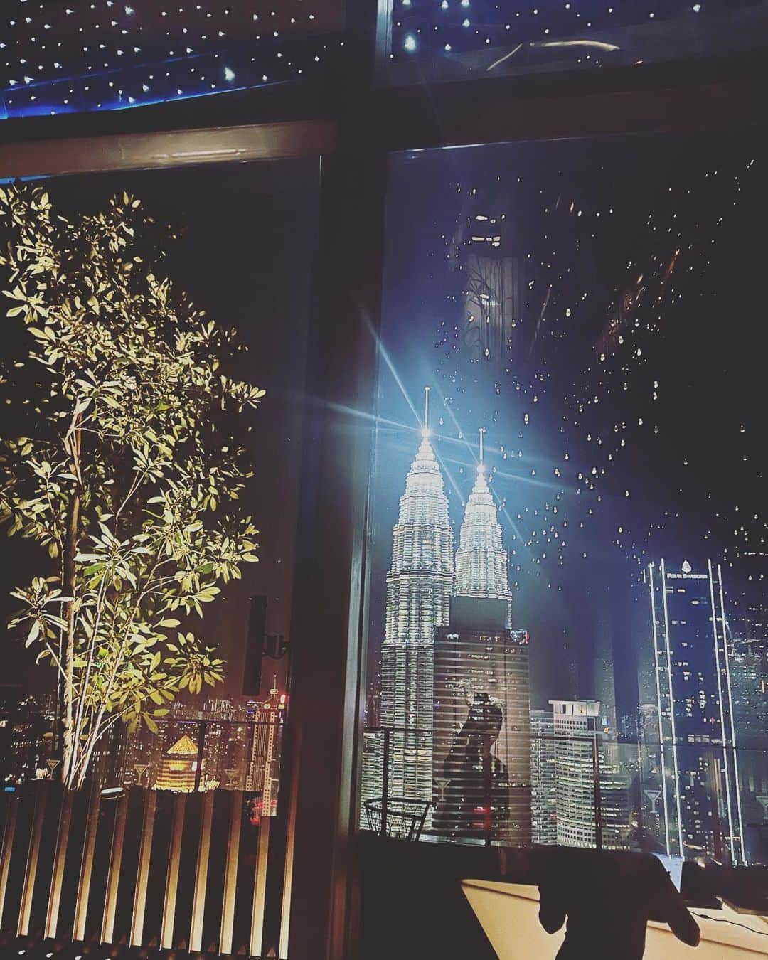 角森脩平のインスタグラム：「. マレーシア生活も慣れ🇲🇾思いがけない出会いでスタート地点が変わりそう😆✨海外はスタート地点が大事と6年前にロスでtakaに言われたのを思い出した😂懐かしい❤︎ #マレーシア#マレーシア生活#海外生活#KADOMORI#カドモリ#世界のKADOMORI」