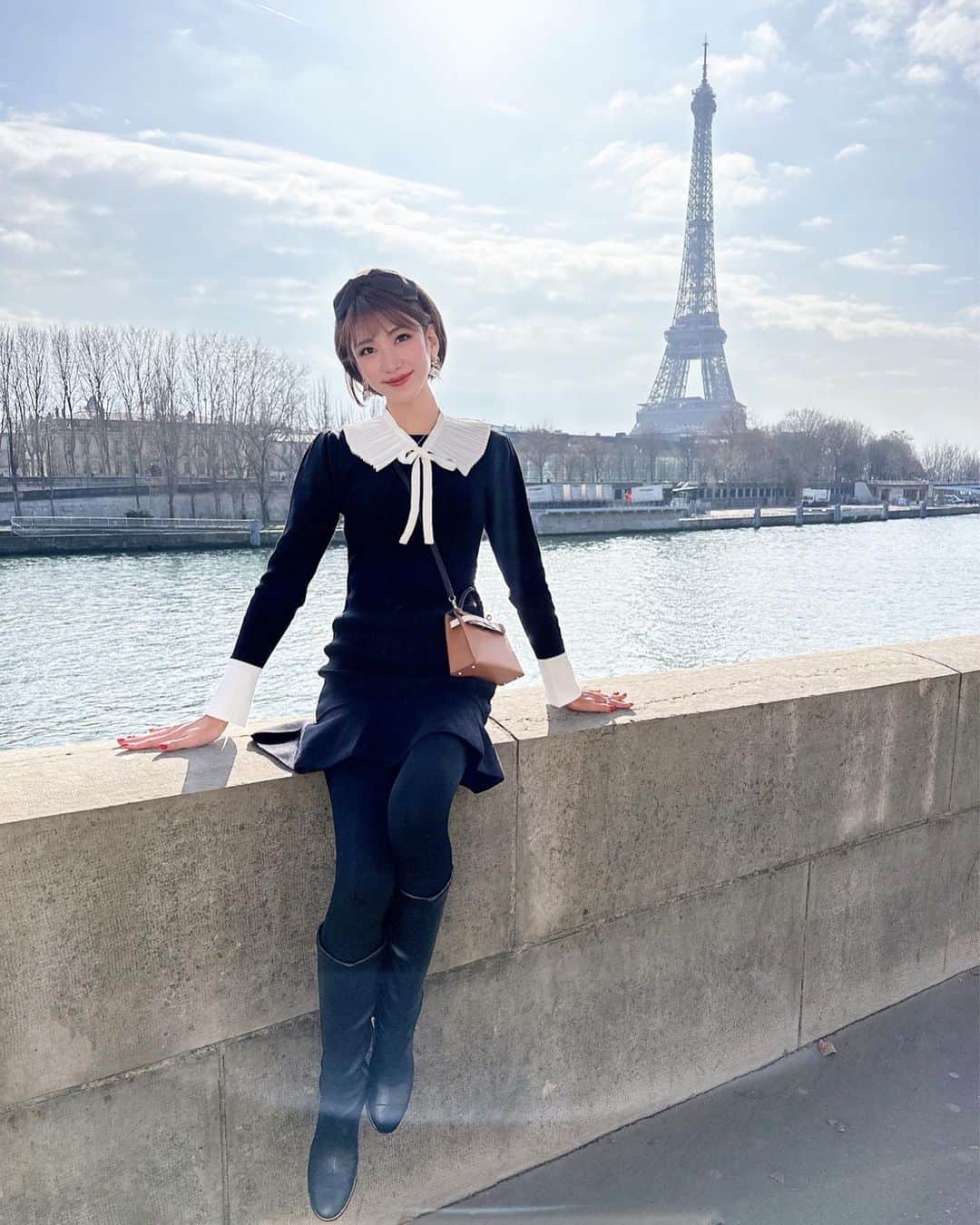 坂井雪乃のインスタグラム：「Yukino in Paris🇫🇷🗼❤️✨✨  パリのシンボルといえばエッフェル塔🗼💓 逆光のおかげで美しい光の輪がまるで天使が遊びに来てくれたみたい👼🌈  次は展望台にも登ってみたいな🙌  #eiffeltower #latoureiffel  #エッフェル塔 #🇫🇷 #🇫🇷❤️  #パリ #paris  #yukino_travels」