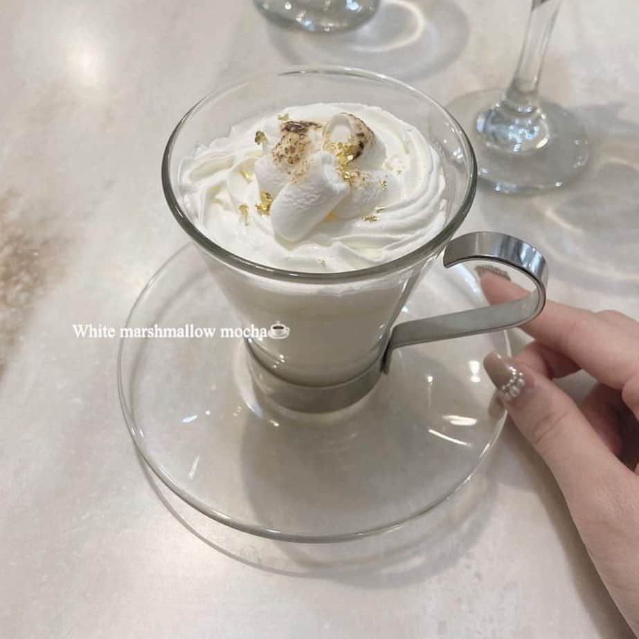 紗彩さんのインスタグラム写真 - (紗彩Instagram)「My recommendation☕️🤍  #東京カフェ  過去に行ったお気に入りのモノトーンガーリー雰囲気なカフェ紹介です🫖♡  大理石やコンクリ調のカフェが多めです🤍❕🎧✉️  1 J-cook 2 bvlgari il ristorante luca fantin 3 Auxbacchanales harajuku 4 rui jewelry 5 東京都庭園美術館 6 銀座スカイラインジ 7 buvettetokyo  8 HARBS 六本木 9 Moska by Ginger Garden 10 rio cafe  .  #東京ランチ #カフェ巡り#カフェ#関東カフェ#渋谷カフェ #東京グルメ #東京観光 #フレンチガーリー#ガーリーカフェ#喫茶店 #喫茶店巡り #夜カフェ#ランチ巡り」4月5日 12時30分 - _saya_523