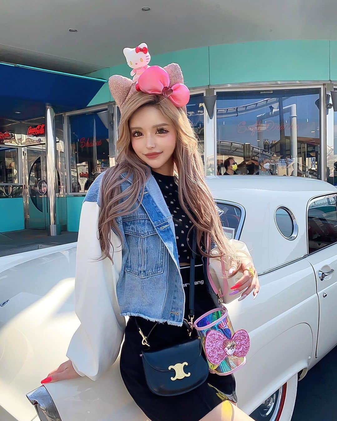 アンジェリカのインスタグラム：「大阪のハイライト💗💜💚💛🌎 ━━━━━━━━━━━━━━━ 沢山写真撮ったからストーリーとかも しつこいでしょーっ🤣💦💘 ━━━━━━━━━━━━━━━ ﾏﾂｴｸ( ꇐ₃ꇐ )行ったばっかだから盛れる♡♡ @lapis_emi ‪‪❤︎‬ ━━━━━━━━━━━━━━━」