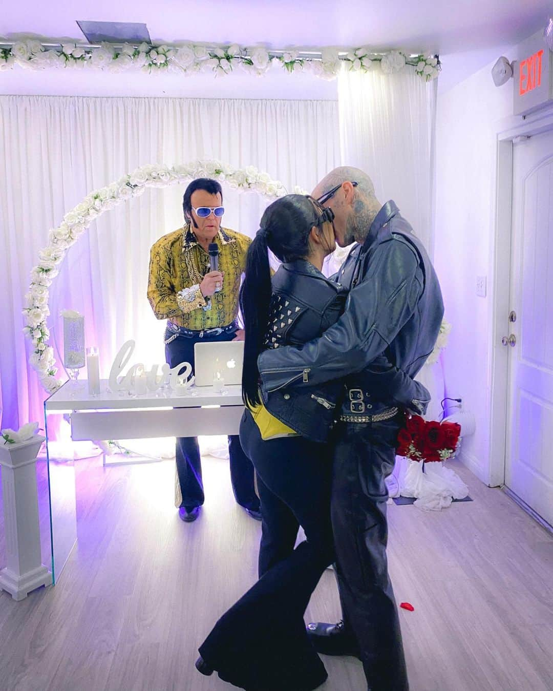 コートニー・カーダシアンさんのインスタグラム写真 - (コートニー・カーダシアンInstagram)「One year ago today, an Elvis impersonator married me and @travisbarker after the Grammys and way too much tequila in a chapel in Las Vegas! It was one of the best nights of our lives, dreaming of a lifetime filled with fun adventures together.  And yes, that’s me about to throw up on the floor in the car. 🥂 Thankful to @clemente_310 @kevinhwolff for all the iPhone footage so that I could remember the night 🪩🤪 also, I ended up losing this jacket that night, which I had for ten years, with the little cute heart studs and there’s a reward if anyone finds it 🕵🏻‍♀️」4月5日 12時41分 - kourtneykardash