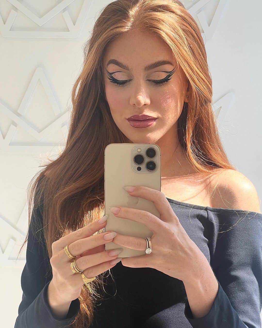 マリ・マリアのインスタグラム：「Cat eyes thin 😼 @marimariamakeup」