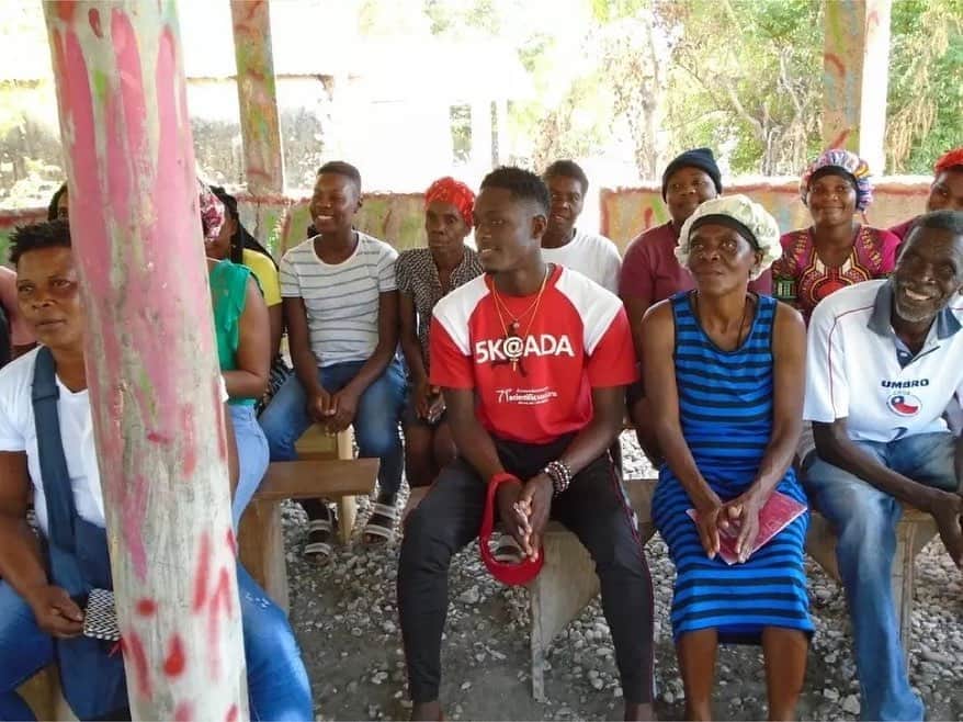 レイン・ウィルソンのインスタグラム：「Repost from @lidehaiti • Last week, we were delighted to host several meetings with parents across our program sites.  These meetings give us an opportunity to deepen our partnership with parents, provide them with more details about the nature of each of our programs, offer guidance about ways to support their daughter's progress, and to learn from the parents about the impact our programs are having on their family.  We look forward to continuing these gatherings several times throughout the year and to learning from our participants' parents as we deepen our collaboration.」