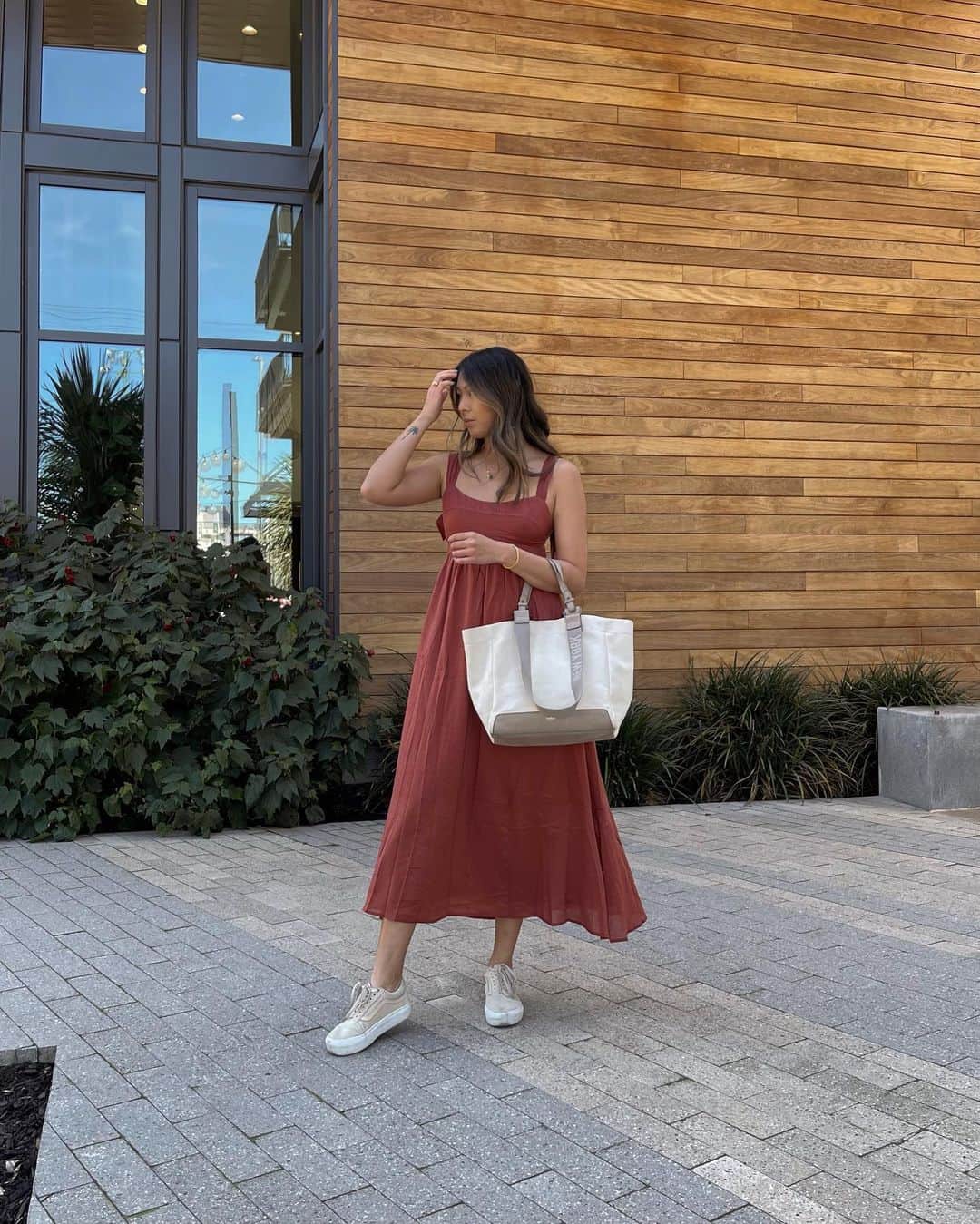 ボトキエのインスタグラム：「The spring tote bag you need for your every day things @botkier #ad #botkier   https://liketk.it/46ak9」