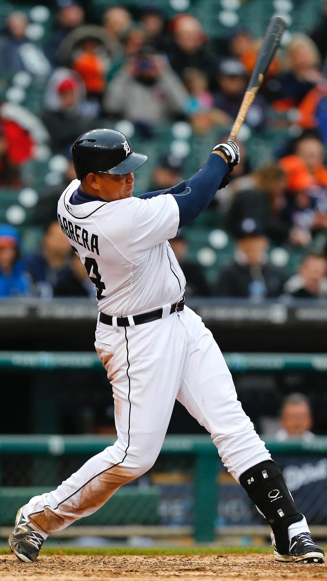 ミゲル・カブレラのインスタグラム：「#OTD in 2014, @miggy24 homered for his 2,000th career hit.」