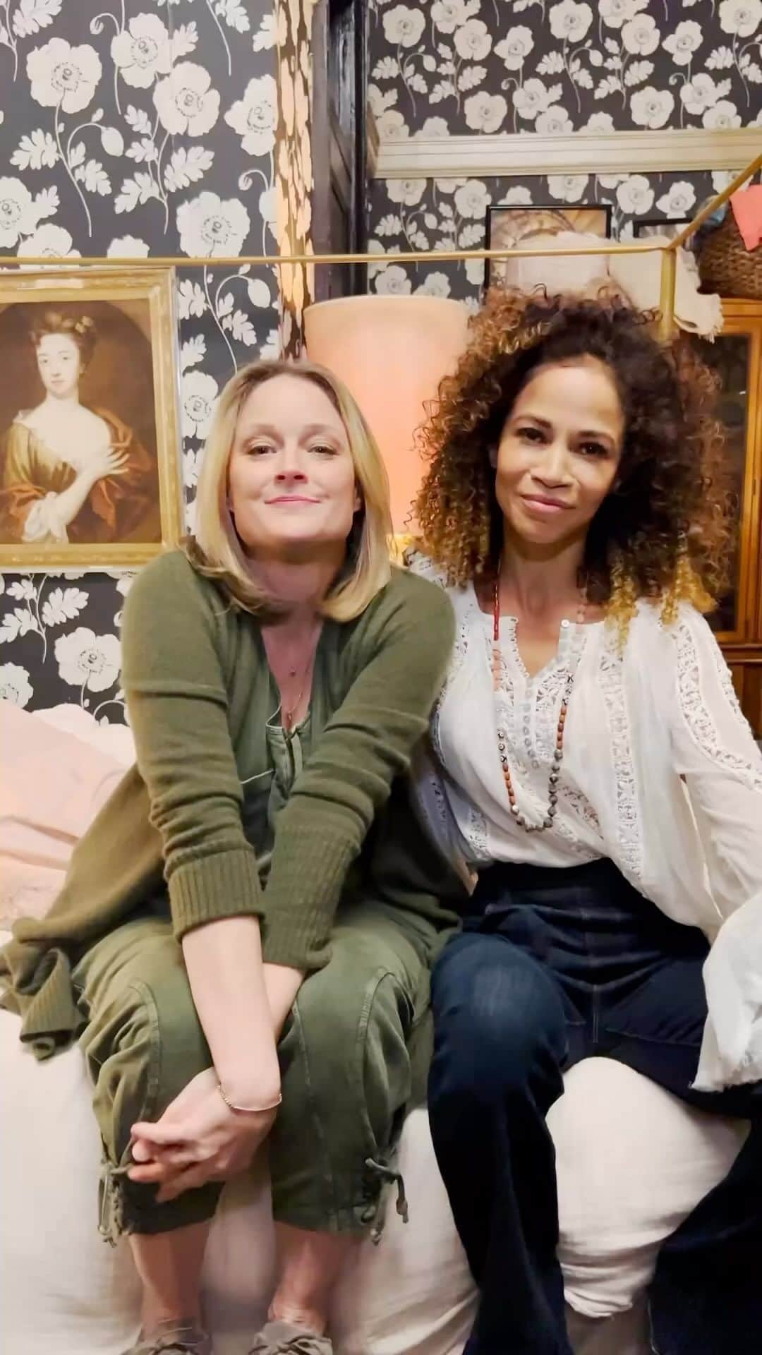 フォスター家の事情のインスタグラム：「MOMS ARE IN TOWN. 🥰 Catch @saumdays and @therealteripolo in a new #GoodTrouble Thursday at 10|9c on @freeform.」