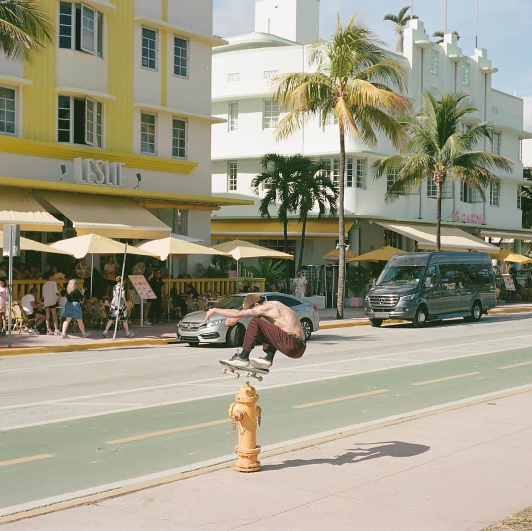 ブリクストンのインスタグラム：「Behind the lens in Miami by @brian_delatorre」