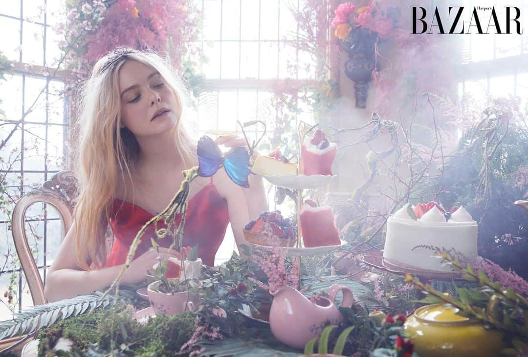 エル・ファニングさんのインスタグラム写真 - (エル・ファニングInstagram)「🦋 @bazaaruk 🦋」4月5日 5時39分 - ellefanning