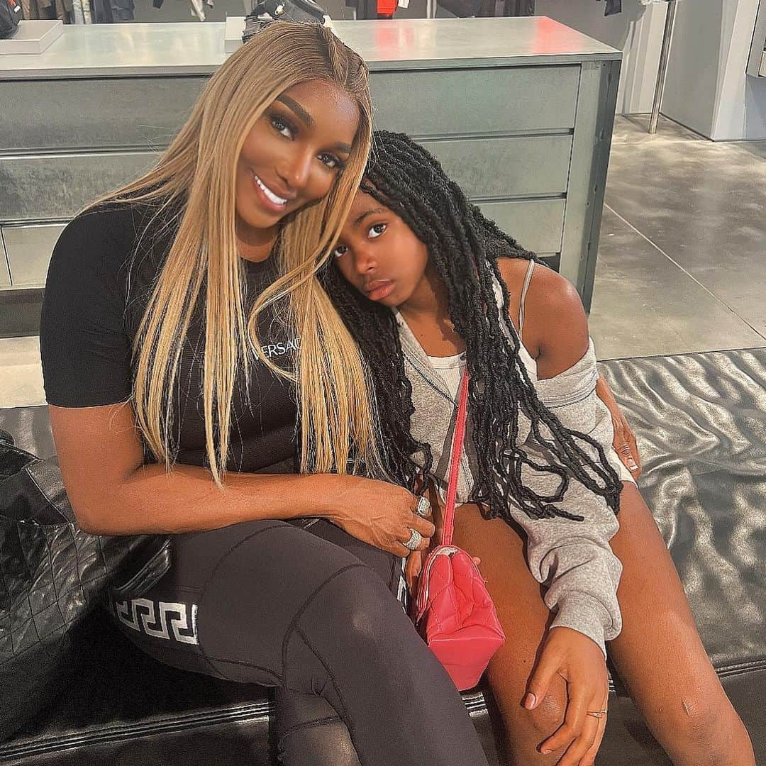 ネネ・リークスのインスタグラム：「SWIPE: It’s officially spring break for my little glammies and guess who they spending it with……..meeeeeeee  #theoriginalglamma #glammama #glambabies #Briasia #Brayden #Benny #growingup #spoiled #timeflys #lifeofnene whew Chileeeeee they always wanna have it their way 😩 ❤️💜❤️💜❤️💜❤️💜❤️💜❤️💜❤️💜❤️💜❤️」