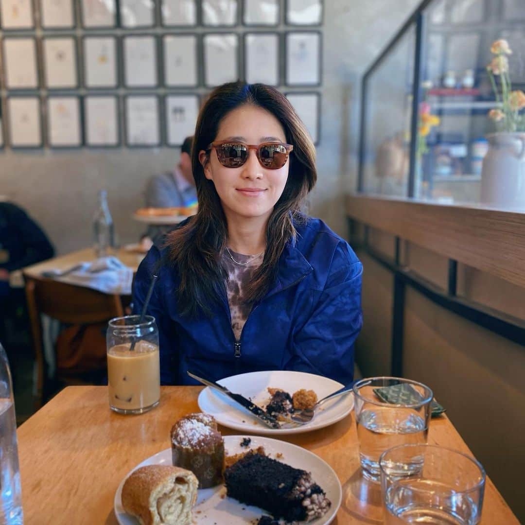 ジェニファー・ソングのインスタグラム：「🌞🍩🍰🥮#carbload」