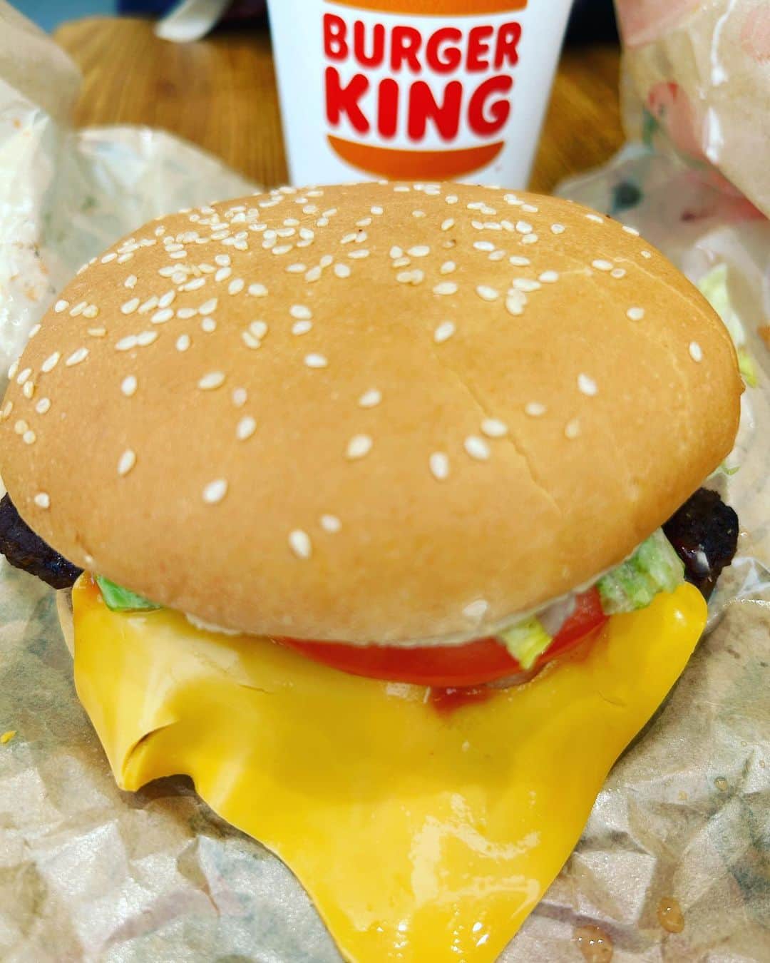 ミノルクリスさんのインスタグラム写真 - (ミノルクリスInstagram)「久しぶりじゃのキミ🍔✨ #burgerking」4月5日 7時03分 - djminoruchris