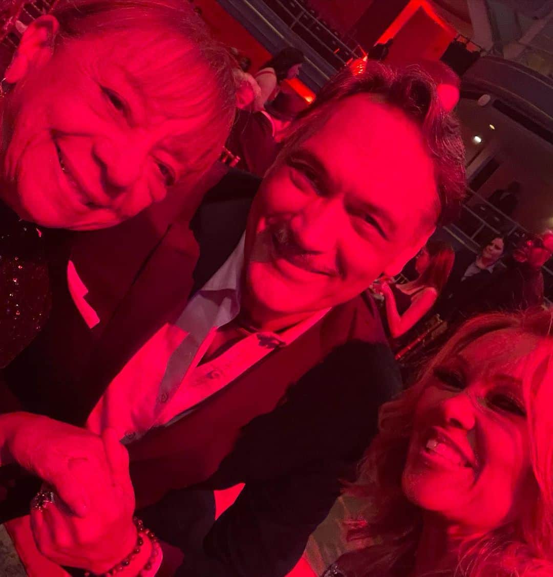 ヴァネッサ・ウィリアムスさんのインスタグラム写真 - (ヴァネッサ・ウィリアムスInstagram)「Oh what a night✨ Thank you @mcctheater for my honor and of course my dear friends @mslachanze @natashayvettewilliams for your amazing performances plus  @iamkennyleon for your heartfelt words  My @potusbway cast gave me a surprise which I’ll post as soon as I get a copy of the hilarity that ensued 😂」4月5日 7時03分 - vanessawilliamsofficial