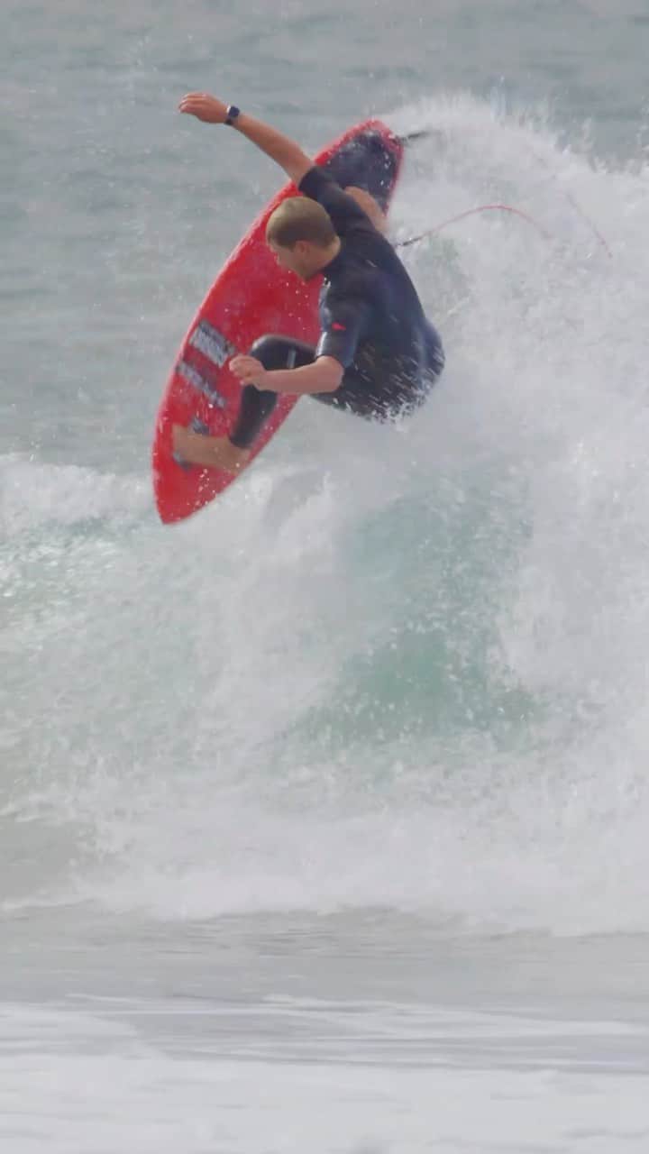 ジョン・ジョン・フローレンスのインスタグラム：「More surfing」