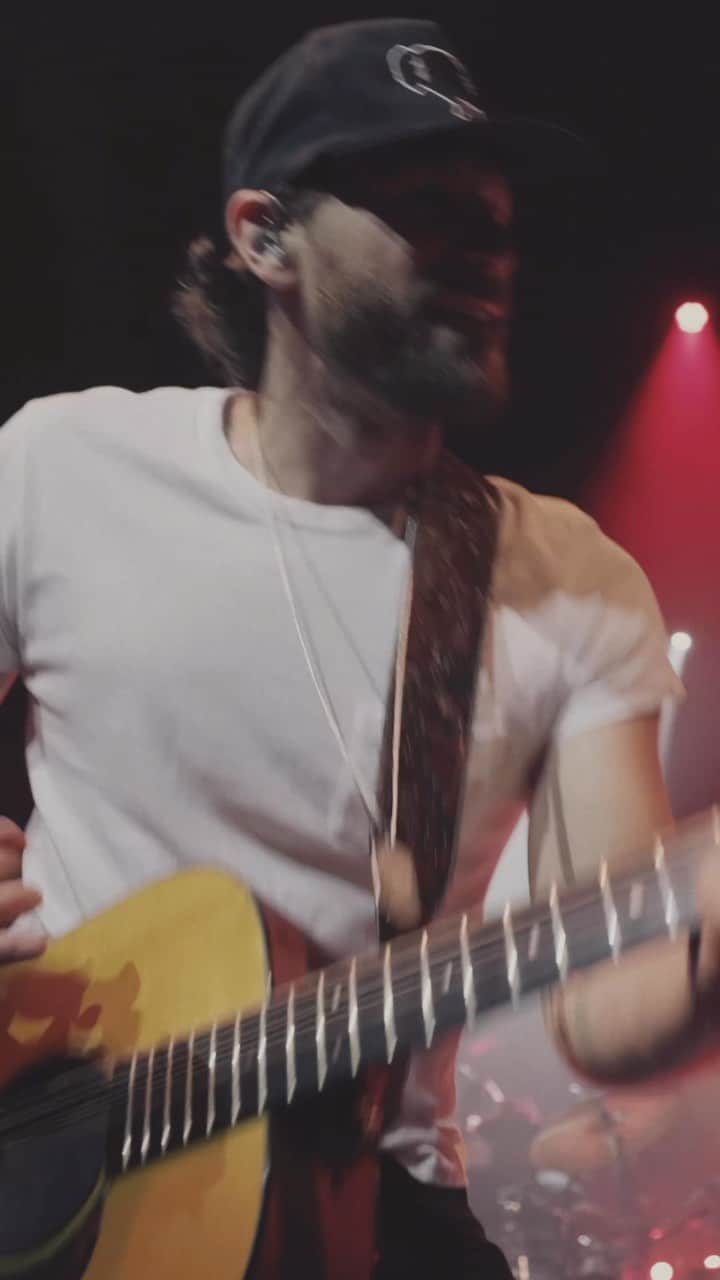 チェイス・ライスのインスタグラム：「Just havin funnnnnn out there. The way a tour should be🤘🏼  📹🎥@evan_destefano」