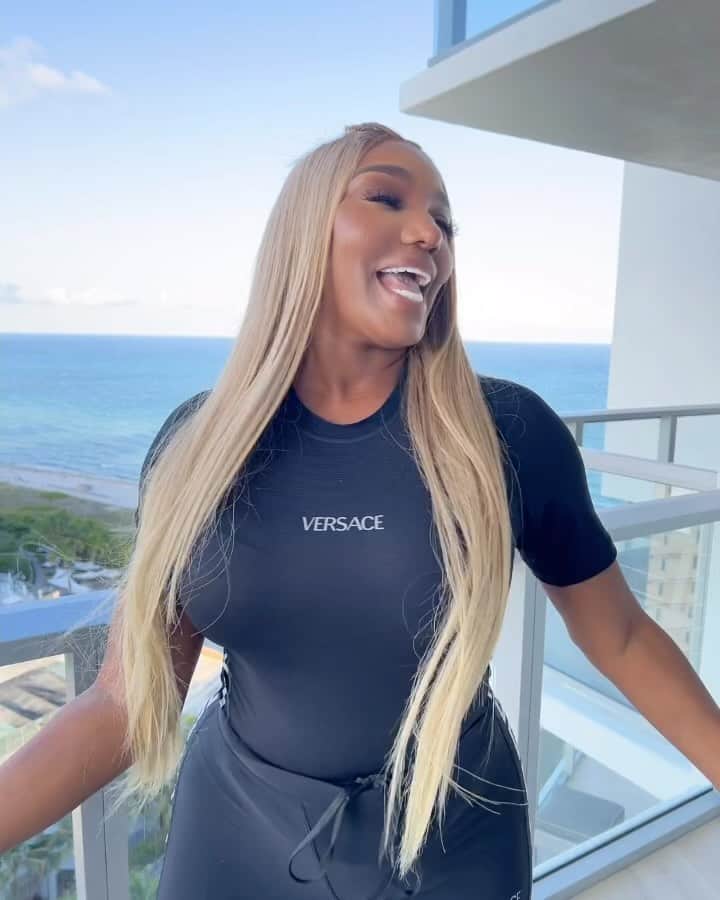 ネネ・リークスのインスタグラム：「We are looking for MENillionare men around the world who are single and ready to mingle with some successful women!  If that man is you or you know a successful man, send an email to booknene@gmail.com  Tell me his age, what city he’s in, what businesses he’s into, has he ever been married, have children, send a picture, tell us his instagram name and hopefully he would love to go on a private exclusive date with a likeminded  boss female   (this is a totally private service)  Men must make 500k and above! Come onnnnn men!   This is exciting!   Yes we have a company that will check him out! @ladiesofsuccess  menillionaire match maker」