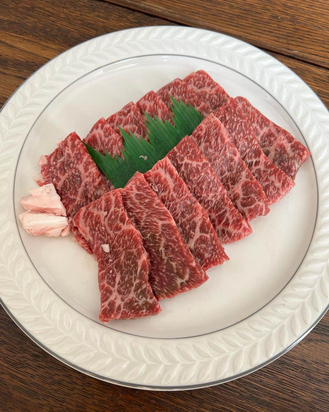 早川愛さんのインスタグラム写真 - (早川愛Instagram)「🥩❤️  朝からサクッとおにくー🥩❤️ 牧場直営の玉家のお肉、 神戸ビーフの焼肉用のモモ肉🥩❤️ @tamaya0615   神戸牛は脂肪が少なくて赤身の部分が多いので、お肉本来の味がたのしめます✨ 柔らかくて癖もないから子供からお年寄りまでたのしめるお肉だよ✨ ふるさと納税サイトさとふるに出品しているお礼品でおススメです❣️  ・  #PR #牧場直営店玉家#玉家#ふるさと納税 #さとふる #さとふる玉家 #返礼品 #ご当地グルメ#太子町 #神戸ビーフ #赤身肉 #焼肉」4月5日 8時11分 - megumegu_1006