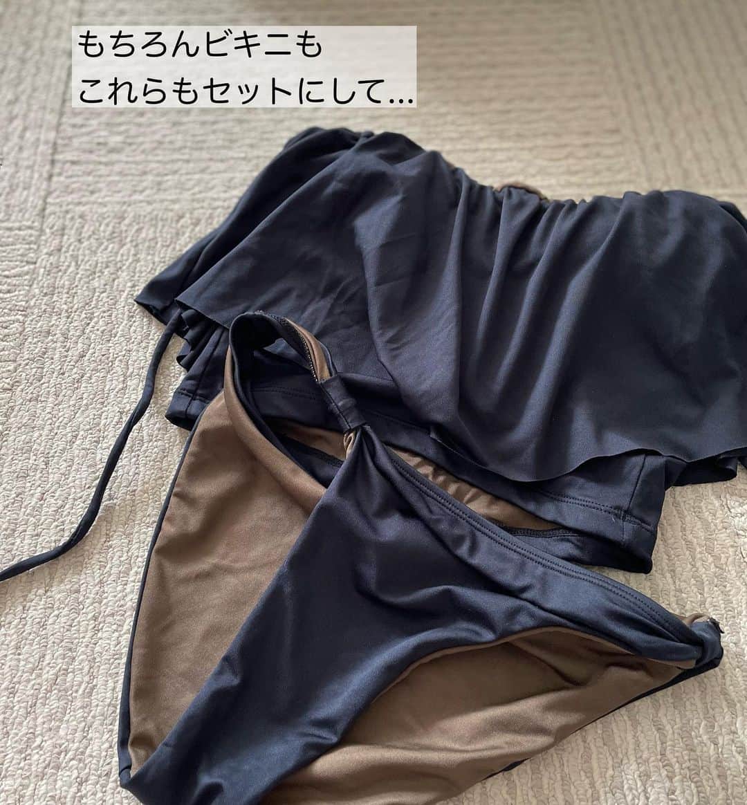 上田麻希子さんのインスタグラム写真 - (上田麻希子Instagram)「. . #uedmkkクローゼット収納 ⁡ 「水遊びセット収納」 ⁡ 旅行から帰宅して元の位置にお片づけ。 ⁡ 少しでも収納力をアップさせたい我が家はIKEAのジップ袋に入れて空気を抜いて水着を入れています。 ⁡ 旅先にもそのまま持っていけるので便利です♪ ⁡ 水着を着る時にしか使わない浮き輪や息子の靴なども一緒に管理。 ⁡ 水着＝この引き出し となれば家族でも分からやすいですよね☻ ⁡ 旅行時も圧縮しているからコンパクトにまとまります。 ⁡ どなたかの参考になれば幸いです☻ . . #水着 #水着収納 #水遊びグッズ #旅行 #パッキン #IKEA #ジップ袋 #圧縮 #コンパクト #グループ収納 #パーソナルお片づけアドバイザー #整理収納アドバイザー #整理収納 #お片づけ #収納 #日々の暮らし #暮らしを楽しむ #マンションライフ #マンション暮らし #子育て #子供と犬の生活 #uedmkk収納」4月5日 8時24分 - uedmkk
