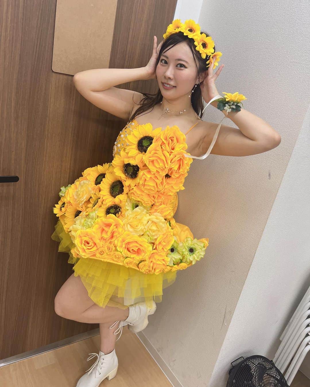 川島愛里沙のインスタグラム：「. . . 生誕衣装🌻🌻 ひまわりプリンセス👸ってみんなが呼んでくれた〜💛💛💛 . . . 本当にかわいくてすてきなドレス🌻準備してくれたおともだちのみなさん本当にありがとうございます🥺💛💛🫶 . . . Special thanks🌻🌻 かほたん、まゆぴ、りほりん、さやぼう、あいり、まほちゃん、ひらこ 佐藤夫婦、げっちゃん 本当に本当にありがとう💛💛🥲 . . . . . #ドレス #生誕祭 #生誕 #ライブ #アイドル #アイドル衣装 #ひまわり #vanityme #向日葵 #プリンセス  #instagram #instagood #idol #princess #sunflower #flower #yellow #dress」
