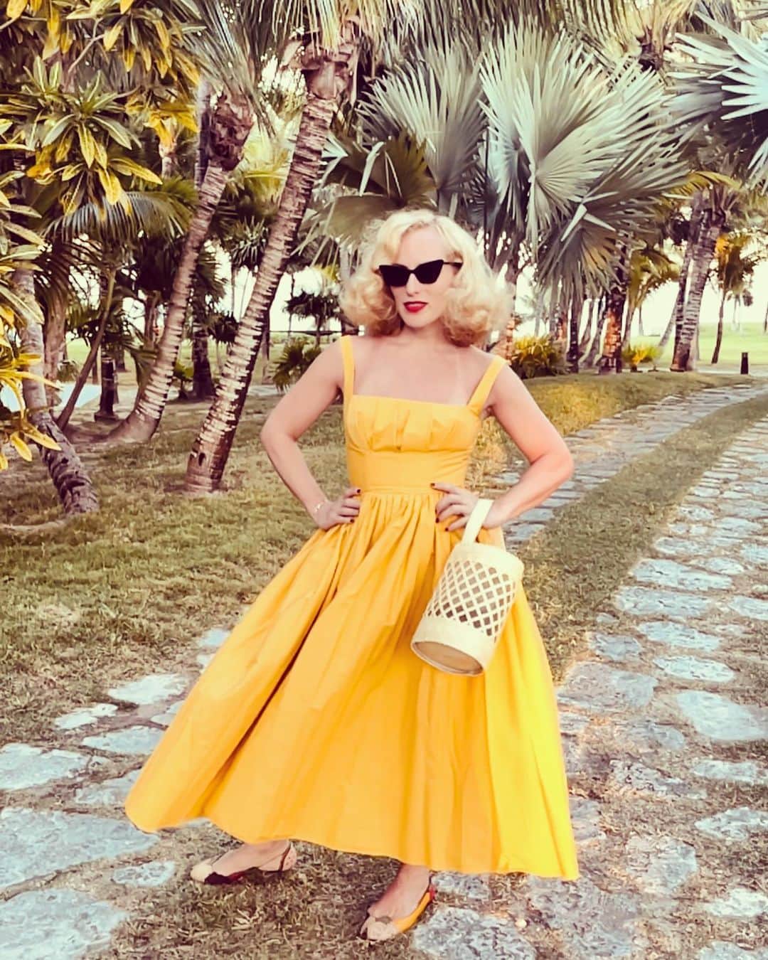 シャーロットオリンピアのインスタグラム：「Bahama Mama 🌴」