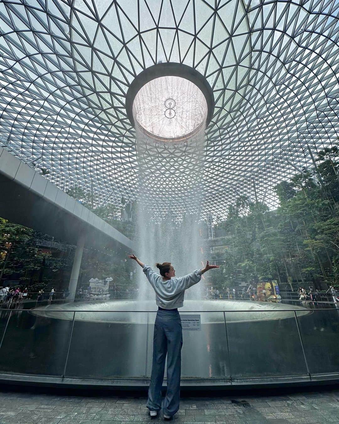 のインスタグラム：「🇸🇬」